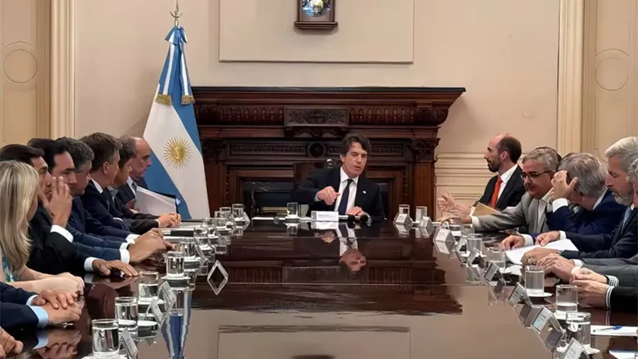 El jefe de Gabinete junto a los gobernadores. El jefe de Gabinete junto a los gobernadores.