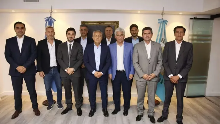 Postal de gobernadores de Juntos por el Cambio. Para el jueves tienen agendada reunión con el Gobierno nacional. Postal de gobernadores de Juntos por el Cambio. Para el jueves tienen agendada reunión con el Gobierno nacional.