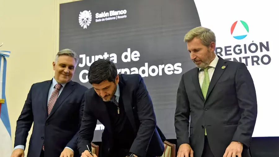 Martín Llaryora (Córdoba) y Maximiliano Pullaro (Santa Fe) definen sus estrategias; Rogelio Frigerio (Entre Ríos), a la expectativa.