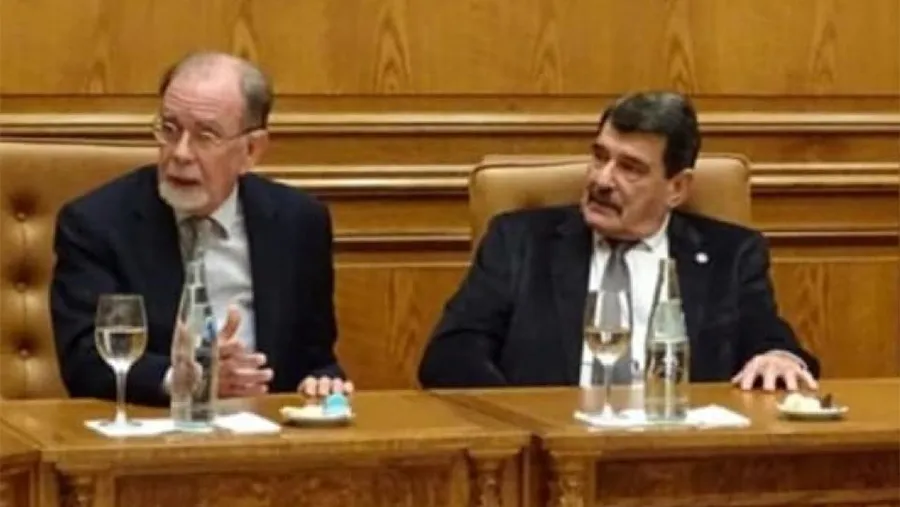 González Fraga junto a Alberto Padoán, en la Bolsa de Comercio de Rosario.