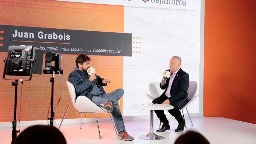 Juan Grabois con Andrés Klipphan en la Feria del Libro. 