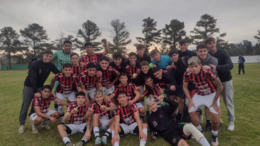 Fútbol: Patronato le ganó a Belgrano por la mínima y manda en la Liga Paranaense Fútbol: Patronato le ganó a Belgrano por la mínima y manda en la Liga Paranaense