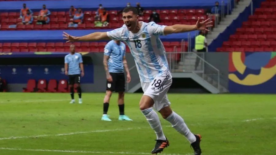 Argentina ganó el clásico rioplatense y logró su primera victoria en esta Copa América