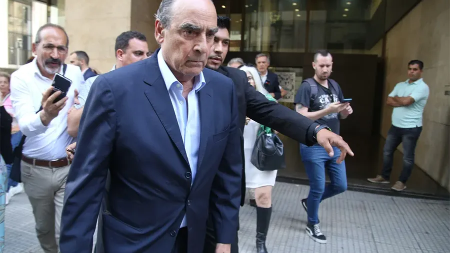 Guillermo Francos confirmó hoy que se está trabajando para establecer el piso del impuesto a las Ganancias, que afectará a los trabajadores. Guillermo Francos confirmó hoy que se está trabajando para establecer el piso del impuesto a las Ganancias, que afectará a los trabajadores.