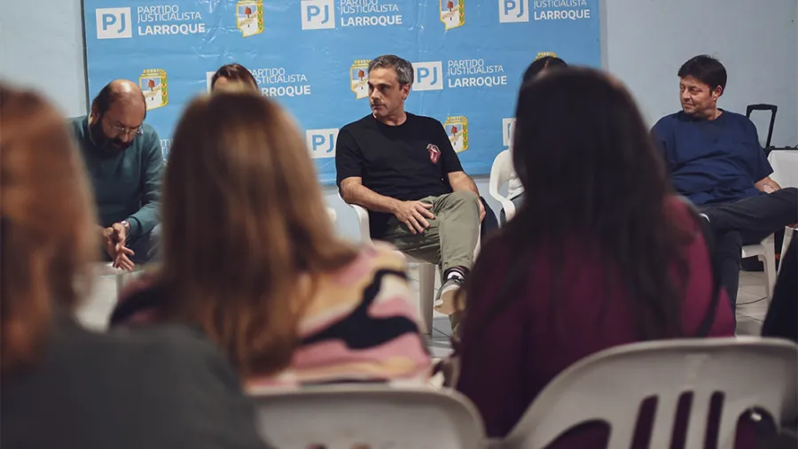 Guillermo Michel mantuvo encuentros en Larroque y en Villaguay, donde explicó por qué el programa económico del FMI atenta contra la competitividad de los productores agropecuarios. Guillermo Michel mantuvo encuentros en Larroque y en Villaguay, donde explicó por qué el programa económico del FMI atenta contra la competitividad de los productores agropecuarios.