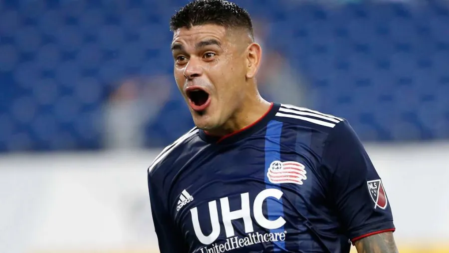 Bou: “Cada vez que me llama Racing, Milito y Blanco saben lo que siento por el club”