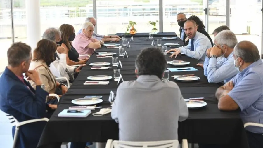 Guzmán analizó con sindicalistas y empresarios el acuerdo con el FMI