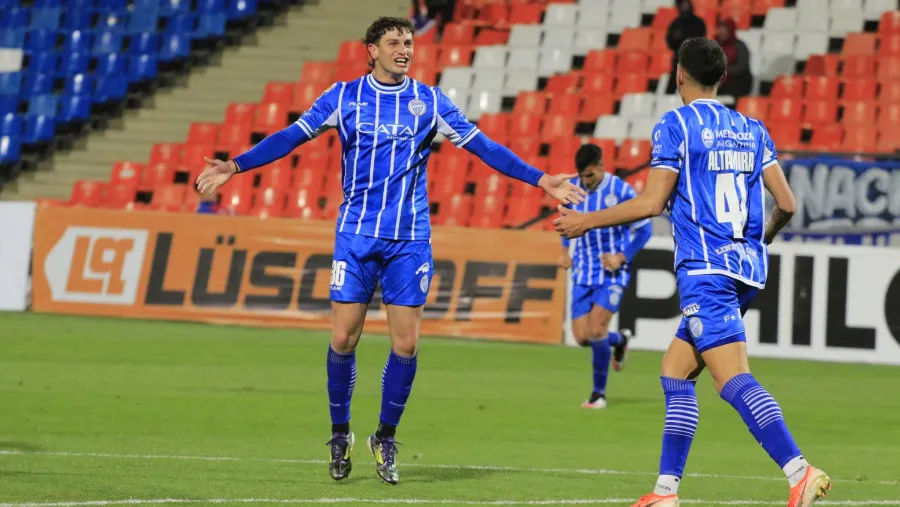 Fútbol: Godoy Cruz aplastó a Deportivo Riestra y afianzó su buen momento Fútbol: Godoy Cruz aplastó a Deportivo Riestra y afianzó su buen momento
