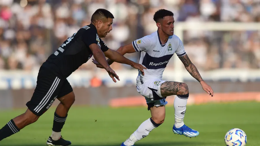 Gimnasia y Deportivo Riestra no se sacaron diferencias en el inicio de la fecha Gimnasia y Deportivo Riestra no se sacaron diferencias en el inicio de la fecha