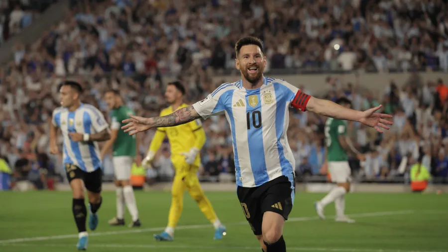 Con tres goles de Lionel Messi y una actuación sin fallas, Argentina apabulló a Bolivia