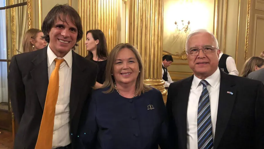 Medina asistió a la asunción de funcionarios en la embajada de Estados Unidos Medina asistió a la asunción de funcionarios en la embajada de Estados Unidos