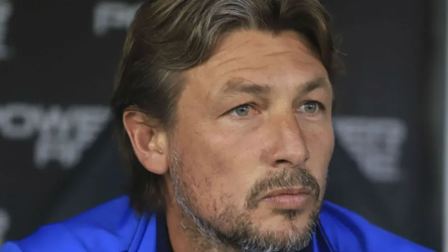 Gabriel Heinze El entrerriano Heinze deberá buscar otro entrenador de arqueros para su cuerpo técnico