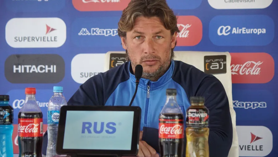 “Me gustaría que la gente se ponga de pie y lo aplauda”, dijo Heinze sobre Maradona “Me gustaría que la gente se ponga de pie y lo aplauda”, dijo Heinze sobre Maradona
