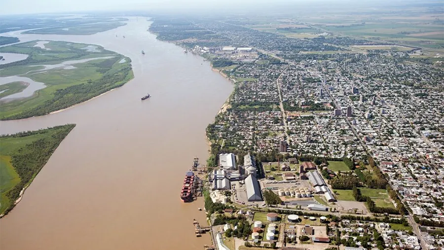 Carlos Del Frade advierte que la hidrovía es un gran negocio para la concesionaria y para las terminales portuarias, “que son inquilinas de los puertos, porque el dueño verdadero de los puertos es el pueblo argentino”.