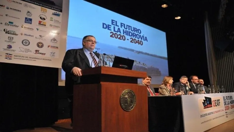 Se realiza una cumbre en Rosario por el futuro de la Hidrovía Se realiza una cumbre en Rosario por el futuro de la Hidrovía