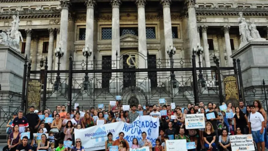 Uno de los reclamos de los Hipotecados UVA frente al Congreso