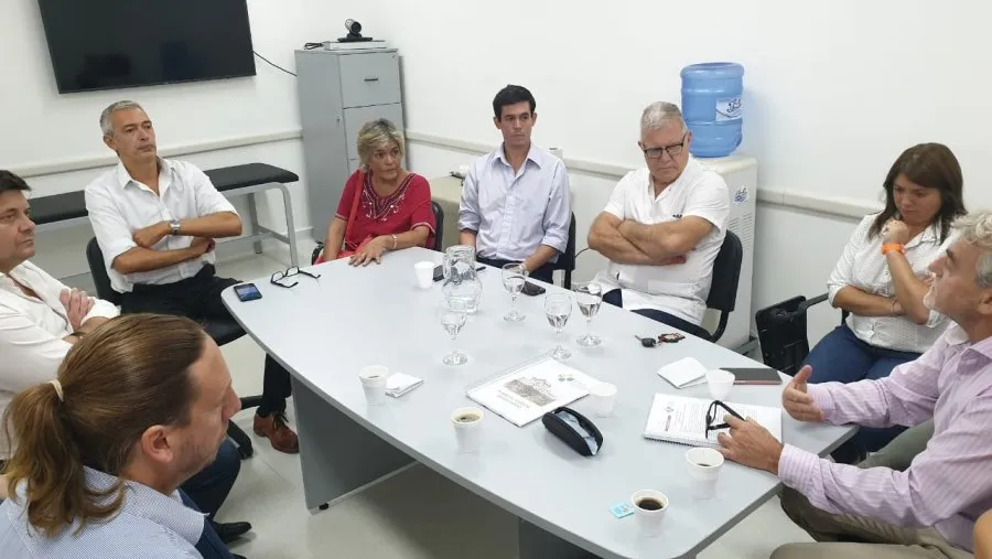 Reunión donde las autoridades salientes del hospital Centenario dan un estado de situación a las autoridades entrantes de ese nosocomio.