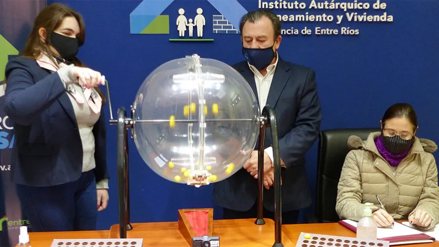 Comenzarán este lunes los nuevos sorteos de viviendas del IAPV que se construyen con fondos provinciales.