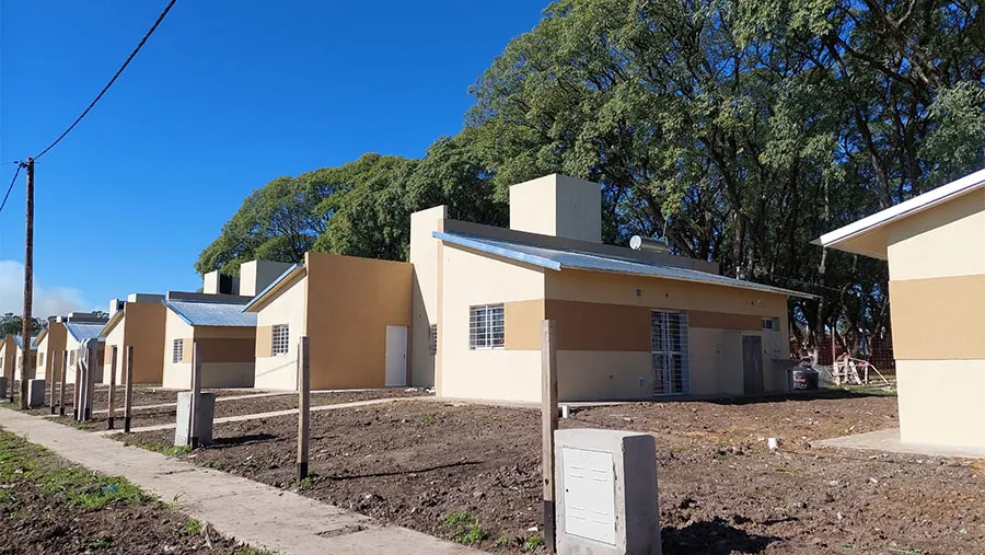 Las viviendas se construyen en La Criolla (30) Maciá (40), Urdinarrain (40), Liebig (50) y San Salvador (26). Las viviendas se construyen en La Criolla (30) Maciá (40), Urdinarrain (40), Liebig (50) y San Salvador (26).
