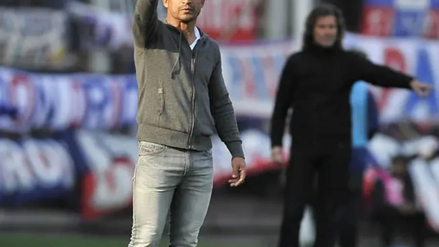 Boca ratificó al “Negro” Hugo Ibarra como director técnico hasta fin de año