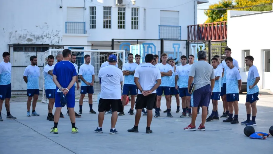 Fútbol: Juventud Unida se puso en movimiento para el próximo Torneo Federal A