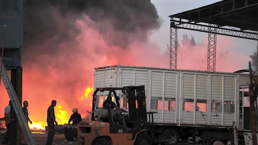El incendio en el Parque Industrial de Gualeguaychú demandó una ardua labor de cuatro dotaciones de los Bomberos Voluntarios.