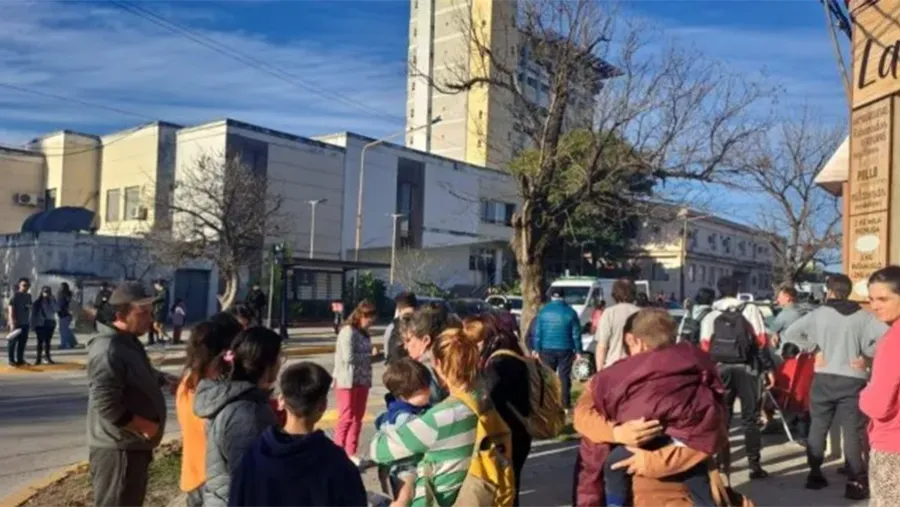 El principio de incendio en el Hospital San Roque obligó a evacuar a pacientes y personal hasta el Hospital San Martín. La situación está controlada.