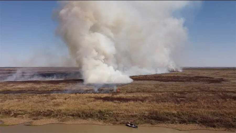 Activistas del Movimiento Regional en Defensa de Humedales y la Multisectorial por los Humedales de Rosario, activaron el protocolo para el manejo del fuego por pedido de vecinos e isleños amenazados por las llamas.
