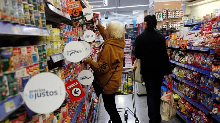 Con desabastecimiento y rechazo a extender el acuerdo, la mayoría de las grandes empresas resiste el programa Precios Justos. Con desabastecimiento y rechazo a extender el acuerdo, la mayoría de las grandes empresas resiste el programa Precios Justos.