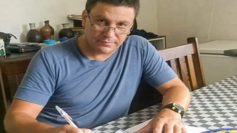 Un hombre agredió físicamente al intendente de Maciá Un hombre agredió físicamente al intendente de Maciá