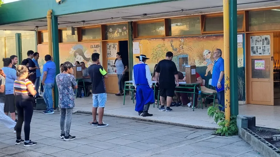 “Los porcentajes de participación fueron dispares, hubo lugares donde se llegó al 50% del padrón, algo histórico para una interna partidaria, y otros donde no se alcanzó siquiera el 10 por ciento”, reconocieron desde el PJ. “Los porcentajes de participación fueron dispares, hubo lugares donde se llegó al 50% del padrón, algo histórico para una interna partidaria, y otros donde no se alcanzó siquiera el 10 por ciento”, reconocieron desde el PJ.
