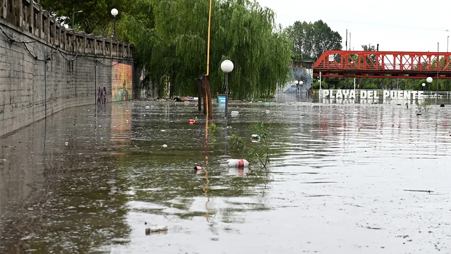 El río Gualeguaychú creció como consecuencia del temporal de lluvia y se registraron evacuados.