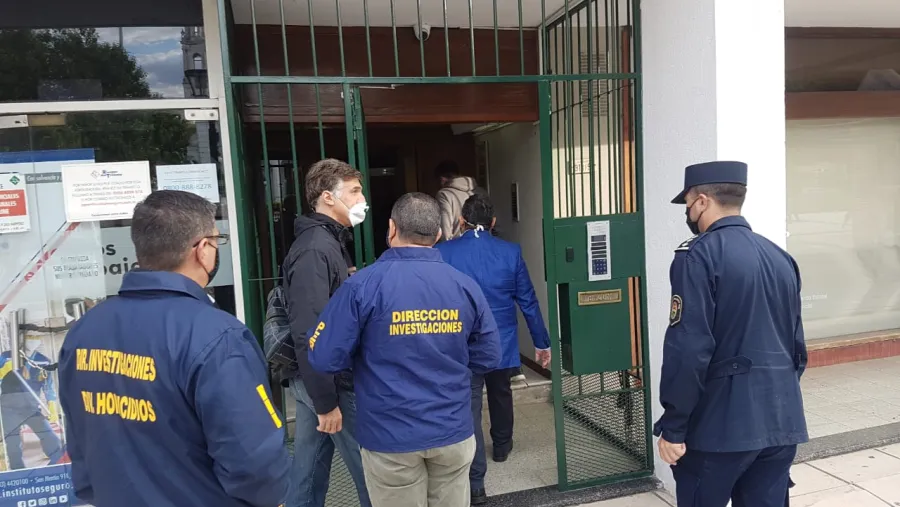 Fiscales y policías trabajaron desde temprano en el lugar