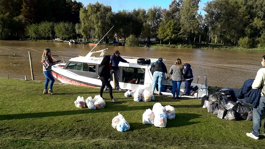 El Ejecutivo entrerriano distribuyó 460 módulos básicos de emergencia en 20 escuelas del Departamento Islas del Ibicuy y otros 60 módulos en seis instituciones educativas del Departamento Victoria.