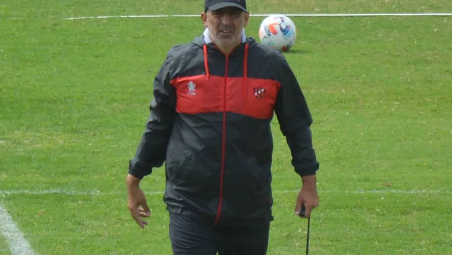 “No podemos renegar ni mirar para atrás”, expresó el DT de Patronato, Iván Delfino