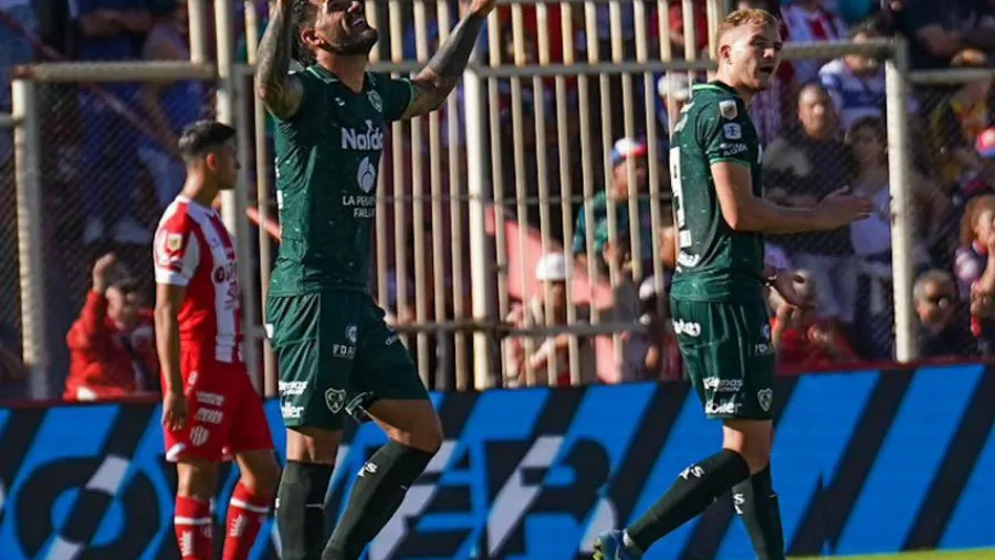 Con dos goles de Javier Toledo, Sarmiento de Junín hundió un poco más a Unión en Santa Fe