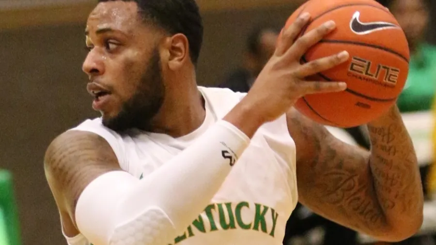 Rocamora llegó a las nueve fichas con la contratación de David Allen Jelks