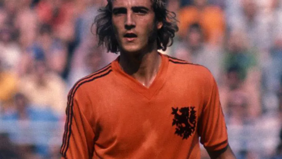 Dolor en el fútbol: falleció Johan Neeskens, una de las piezas de la “Naranja Mecánica”