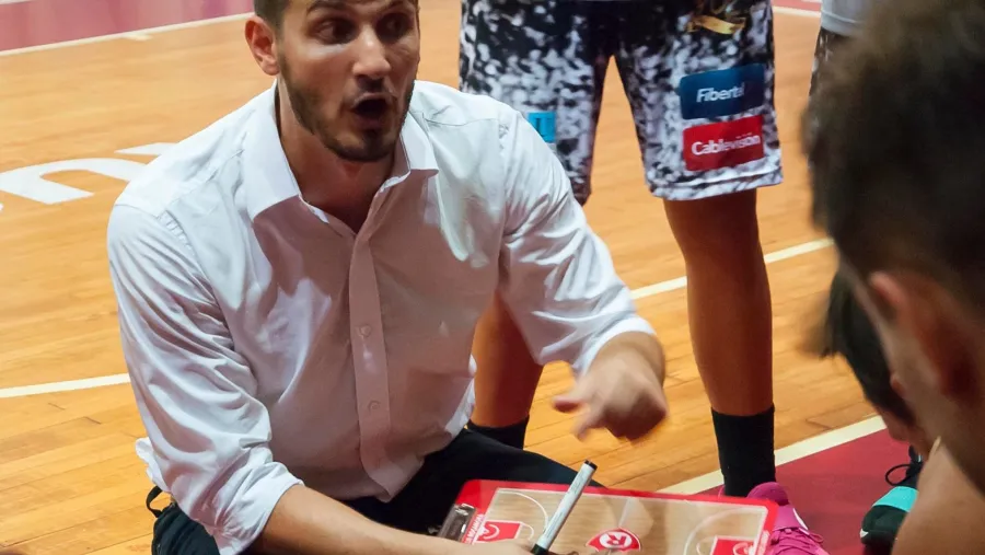 El DT de Rocamora contó que buscará “armar el grupo humano” en la pretemporada