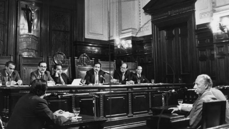 Juicio a las Juntas Militares Juicio a las Juntas Militares