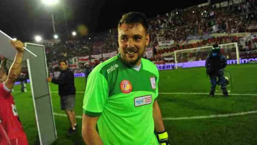 Fútbol: Julio Salvá será arquero de Patronato para una temporada con grandes desafíos