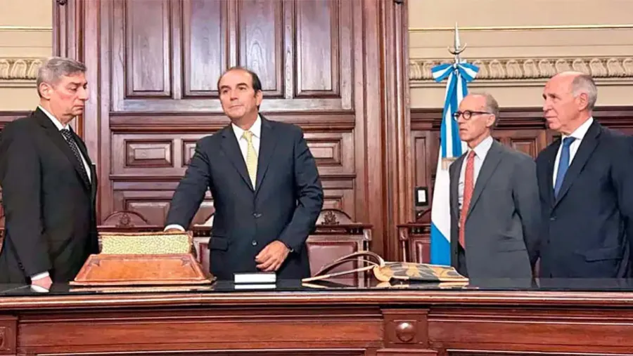 Cuatro. Manuel García Mansilla jura en la Corte Suprema frente a Rosatti, Rosenkrantz y Lorenzetti. Foto: Prensa Corte Suprema.