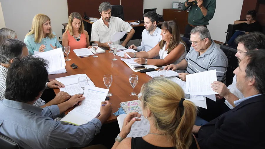 Funcionarios de los tres Poderes consensuaron políticas comunicacionales para concientizar sobre el Juicio por Jurado en los 17 Departamentos de la provincia.