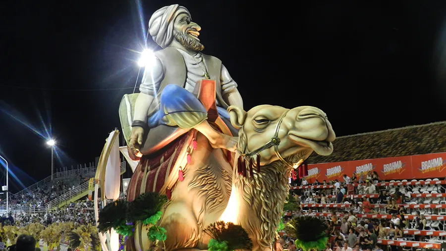 Kamarr (Centro Cultural Sirio Libanés) será la encargada de abrir la quinta noche en el Corsódromo “José Luis Gestro”.