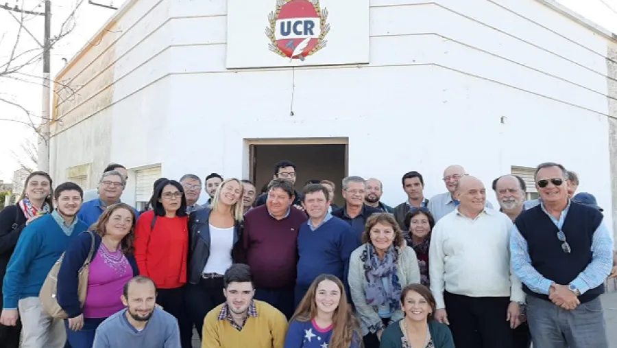 Kisser con radicales en Galarza