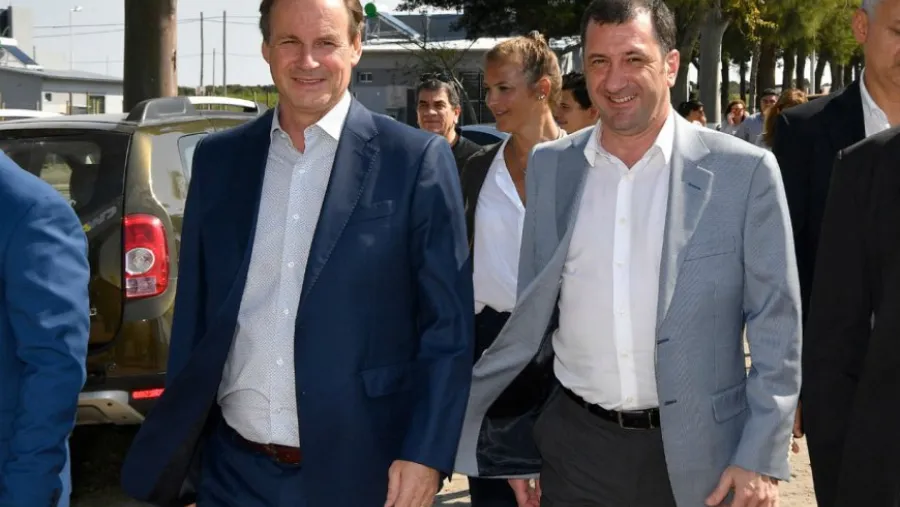 Kueider junto a Bordet