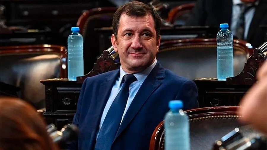 “Es una estrategia legislativa”, dijo Kueider sobre la ruptura del bloque del Frente de Todos en el Senado de la Nación. “Es una estrategia legislativa”, dijo Kueider sobre la ruptura del bloque del Frente de Todos en el Senado de la Nación.