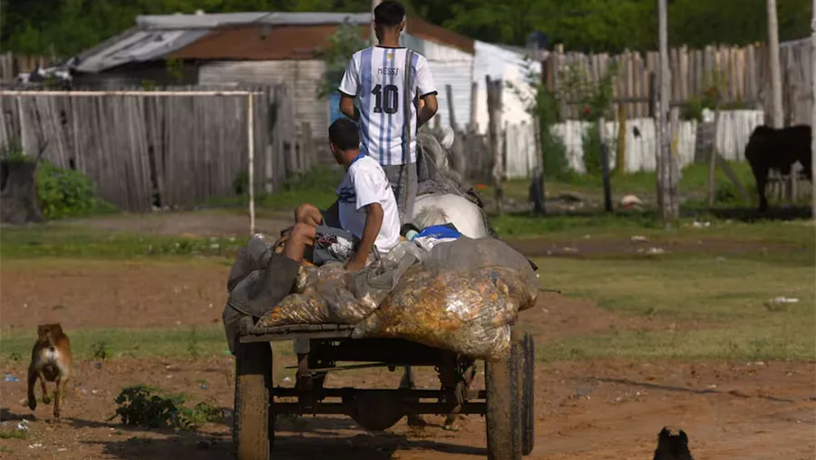 Recorrida por la ciudad de Concordia y sus alrededores, por el caso Kueider, el senador que fue detenido al ingresar a Paraguay con varios miles de dólares en su poder. Recorrida por la ciudad de Concordia y sus alrededores, por el caso Kueider, el senador que fue detenido al ingresar a Paraguay con varios miles de dólares en su poder.