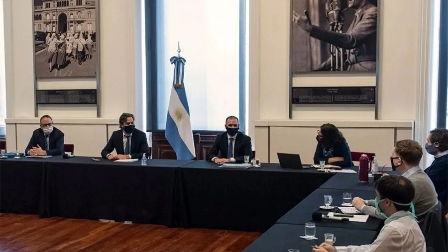 Reunión del Gabinete Económico en la cual se definió la prórroga de la doble indemnización y la prohibición de despidos.