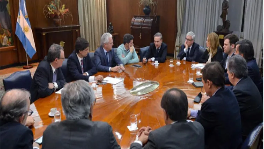 Lacunza con Pichetto y legisladores del oficialismo